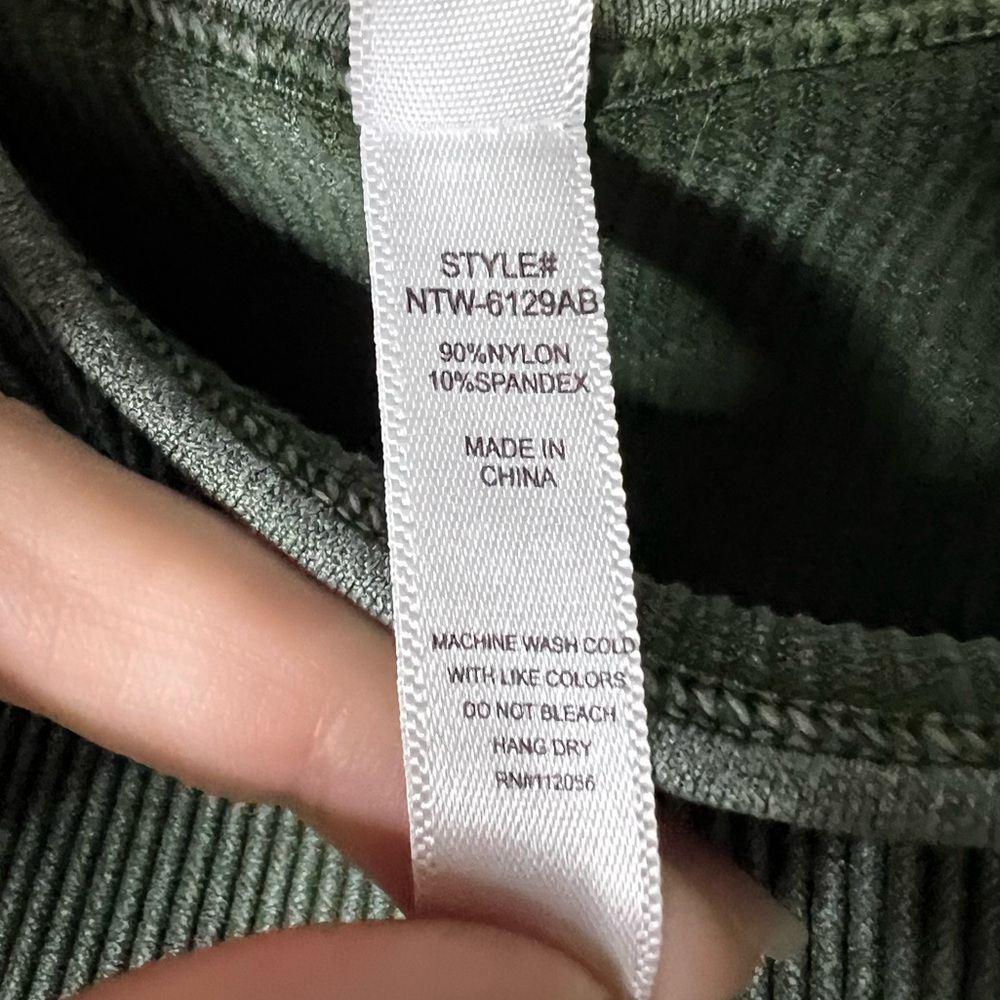 Zenana Green Ribbed Crop Top - S/M - Picture 9 of 9